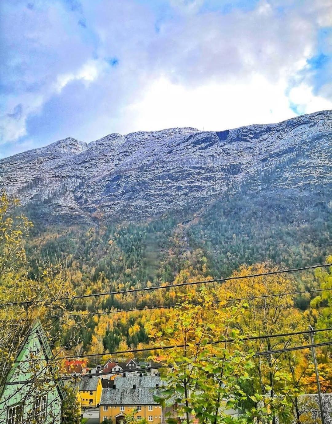 Tveitolia Yellow House Rjukan Buitenkant foto